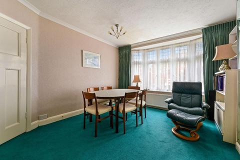 25 Killester Gardens, Worcester Park, KT4 8UA