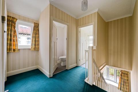 25 Killester Gardens, Worcester Park, KT4 8UA