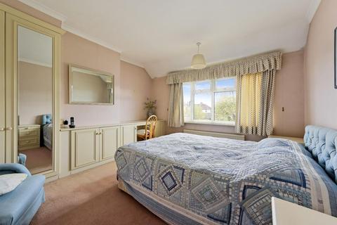 25 Killester Gardens, Worcester Park, KT4 8UA