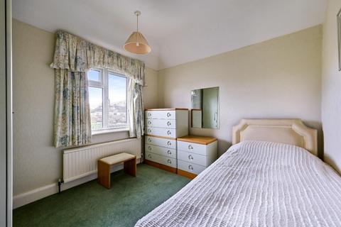25 Killester Gardens, Worcester Park, KT4 8UA