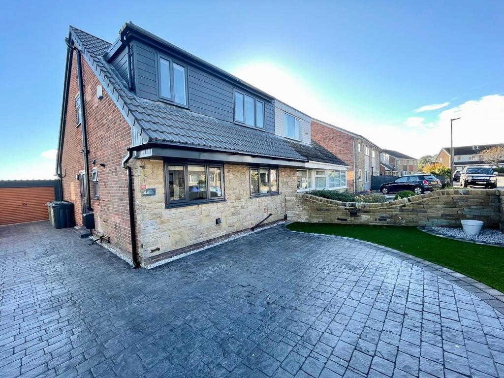 Shannon Drive, Outlane, Huddersfield 4 bed semidetached house for sale