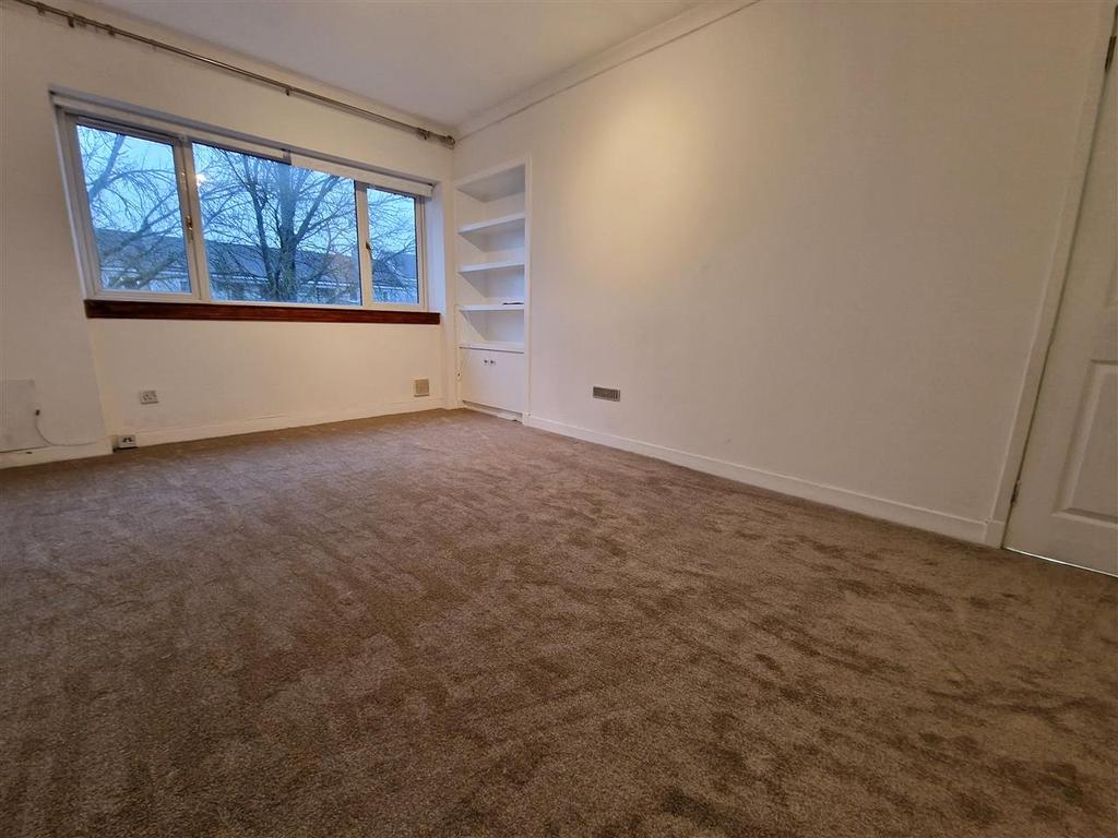 Ashmore Road, Merrylee, Glasgow 3 bed apartment £850 pcm (£196 pw)