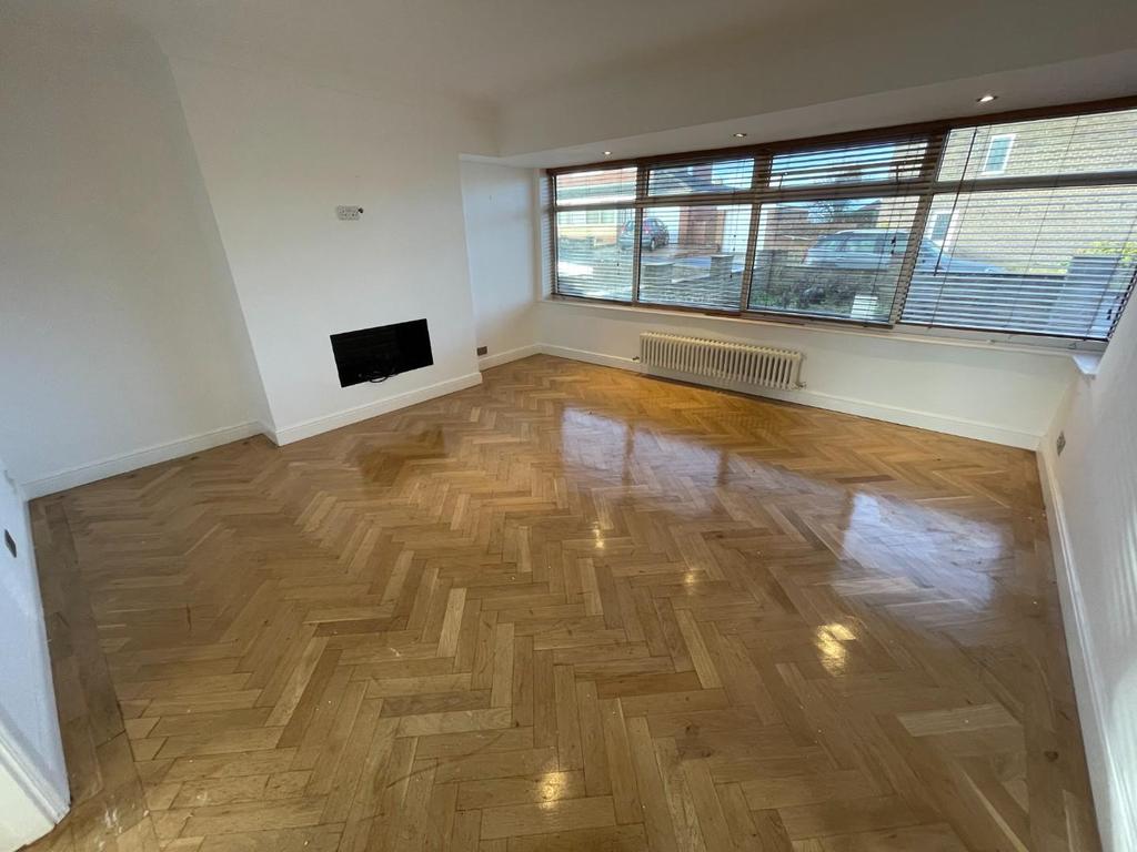 Berkeley Grove, Auckland 4 bed semidetached house to rent £