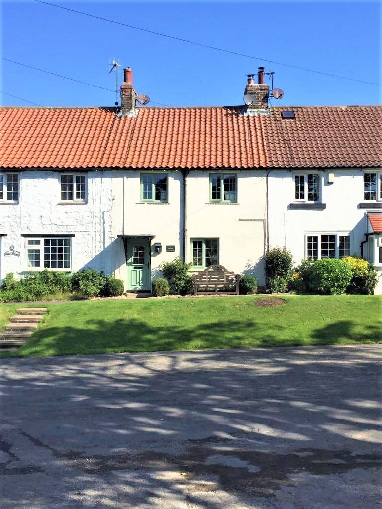 Main Street, Gristhorpe, Filey, YO14 9PP 3 bed cottage for sale £210,000