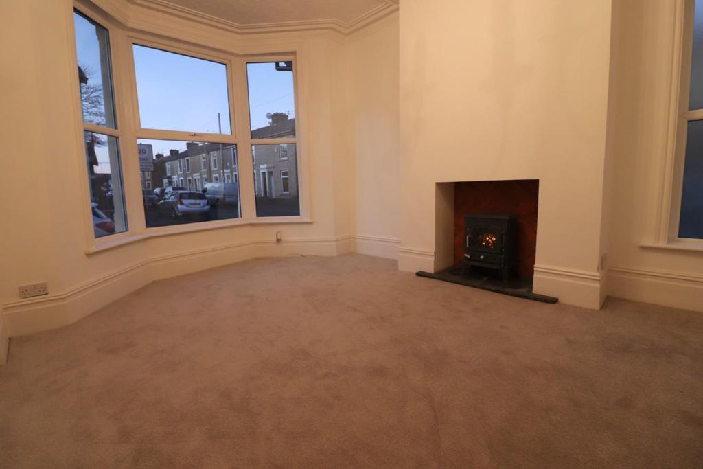 Brighton Terrace, Darwen 3 bed house £700 pcm (£162 pw)