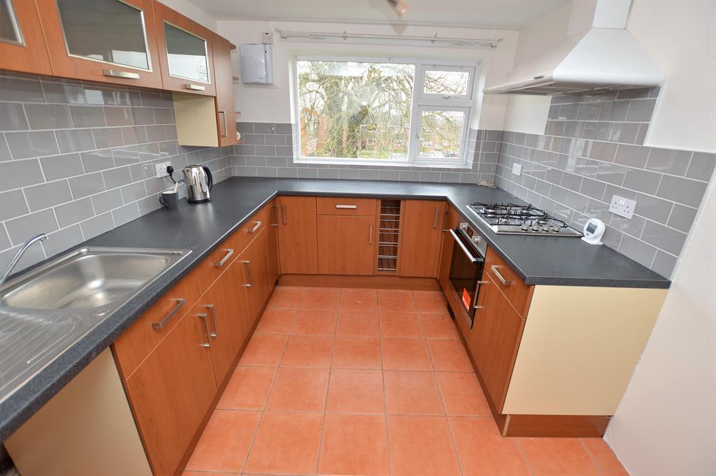 Queens Drive, Enderby, Leicester... 2 bed flat £725 pcm (£167 pw)