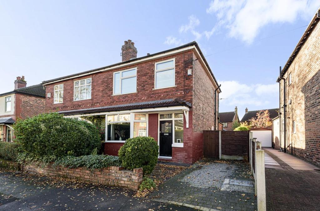 Trevor Road, Swinton, Manchester 3 bed semidetached house for sale £