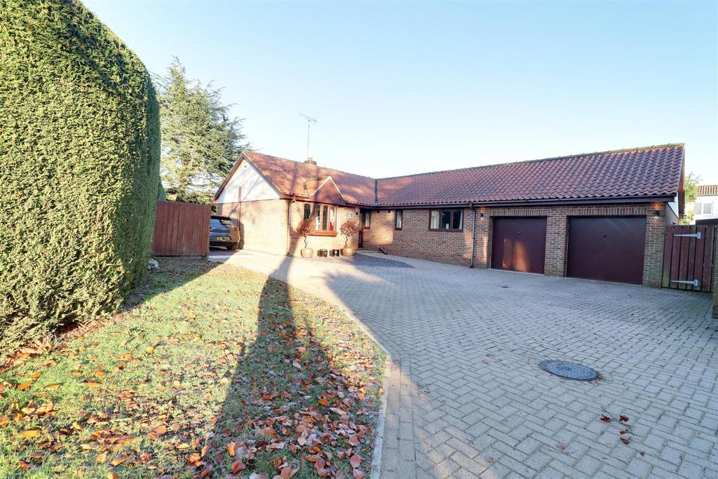Chantreys Drive, Elloughton, Brough 4 bed detached bungalow for sale