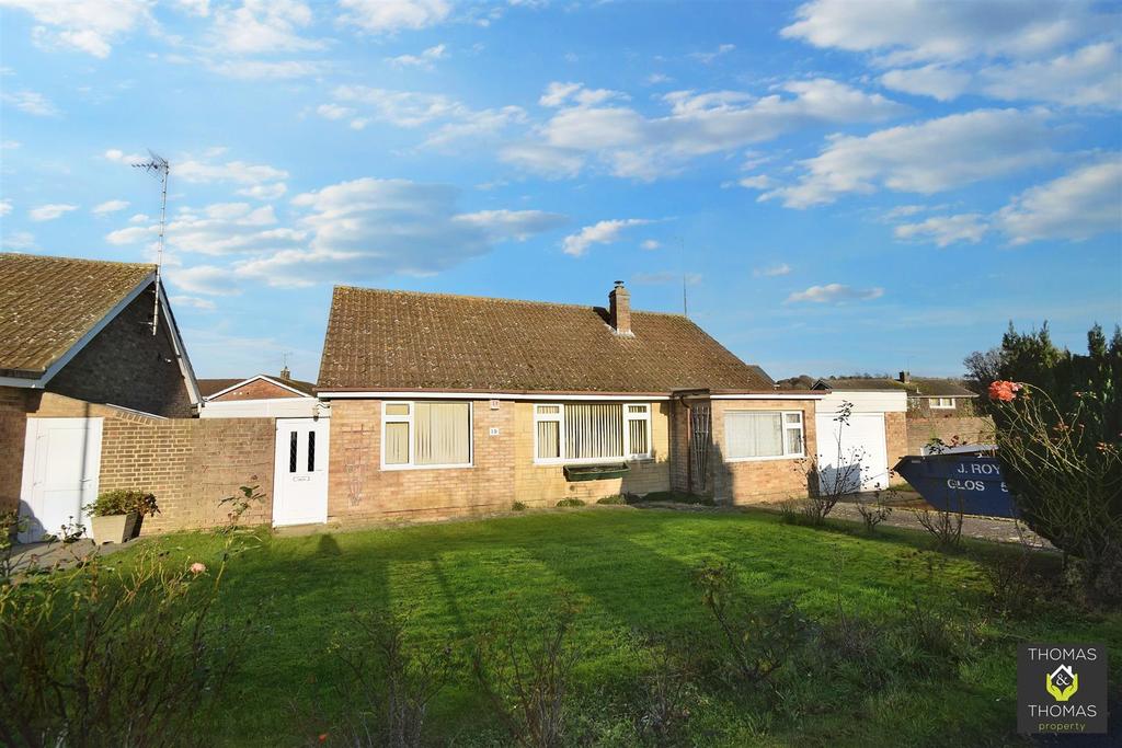 St. Leonards Close, Upton St. Leonards 3 bed bungalow £380,000