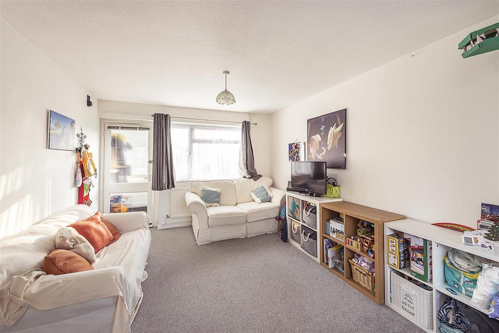 Alzey Gardens, Harpenden 3 bed semidetached house £650,000