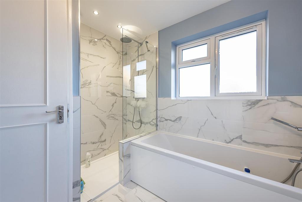 Alzey Gardens, Harpenden 3 bed semidetached house £650,000