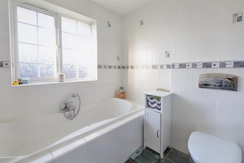 14 Clover Fields, Calverton, Nottingham, NG14 6PN