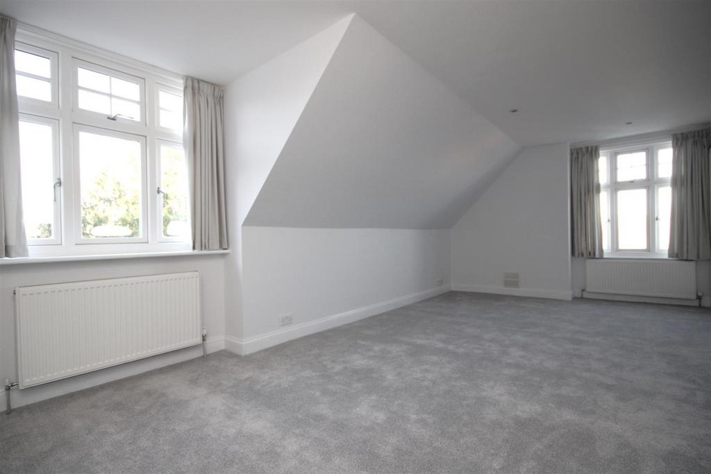 22 Pit Farm Road, Guildford 2 bed flat £1,575 pcm (£363 pw)