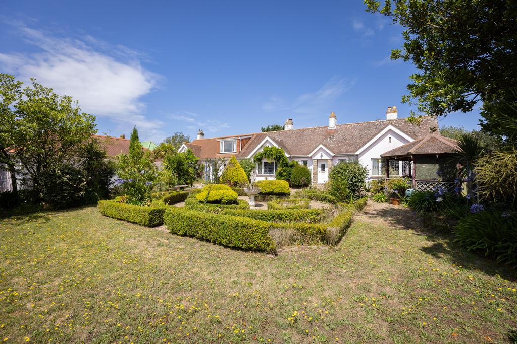 La Route Des St. Brelade, Jersey 5 bed detached house for sale