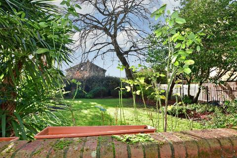 23 Tamar Square, Woodford Green, IG8 0EA