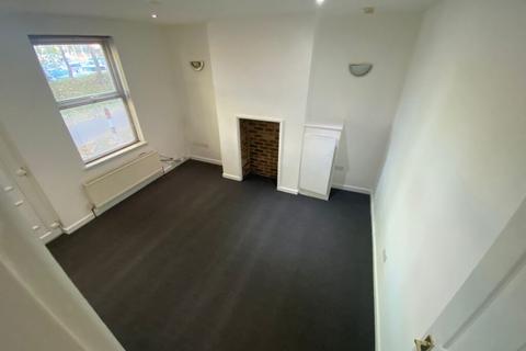 2 bedroom end of terrace house to rent, Gledhow Terrace, Harehills, Leeds, LS8 5EP