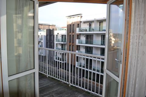 1 bedroom apartment to rent, The Crescent Hannover Quay