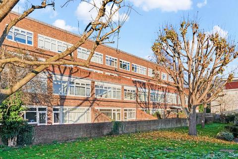 15 Blincoe Close, London, SW19 5PP