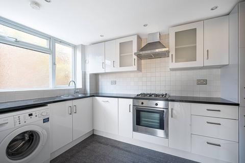 3 bedroom flat for sale, Holden Road, Woodside Park, London, N12