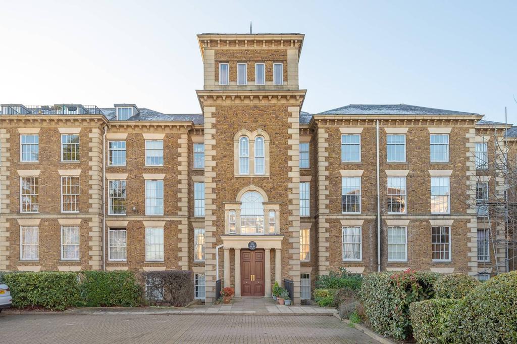 Princess Park Manor, Friern 2 bed flat £400,000