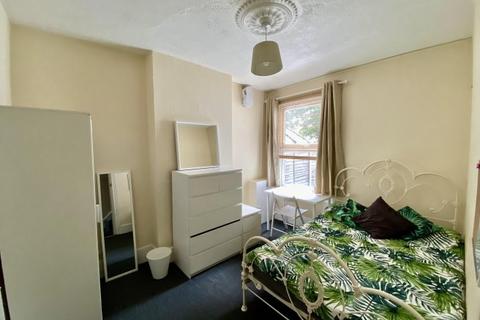 7 bedroom house share to rent, Upper High Street