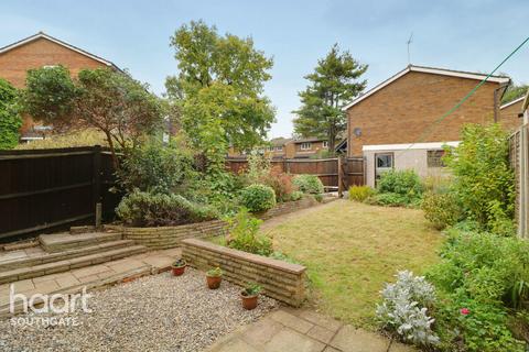 3 bedroom end of terrace house for sale, Marshalls Close, London