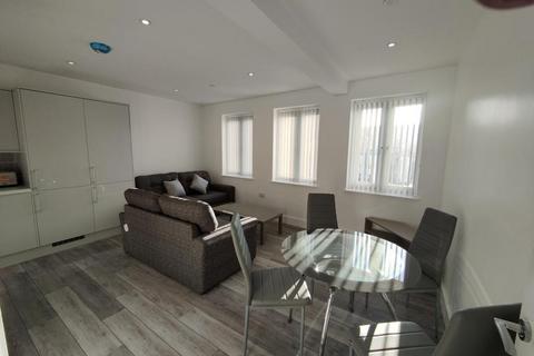 2 bedroom flat to rent, Apartment 4, 32 The Kingsway Swansea