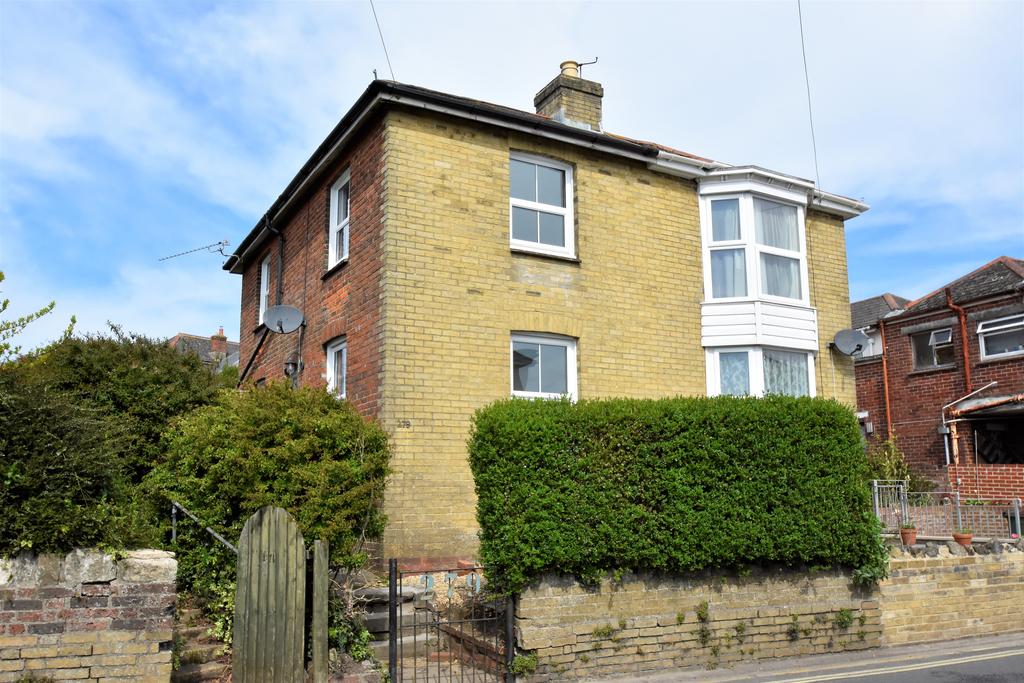 Upton Road, Ryde PO33 3 bed semidetached house £925 pcm (£213 pw)