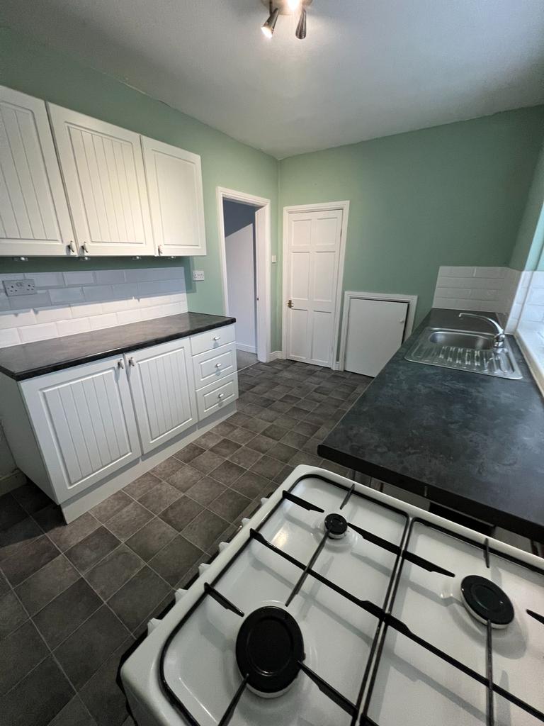 Harrowden Road, Doncaster 3 bed semidetached house £750 pcm (£173 pw)