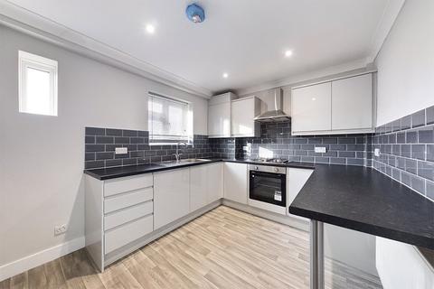 3 bedroom apartment for sale - Field End Road, Pinner, HA5