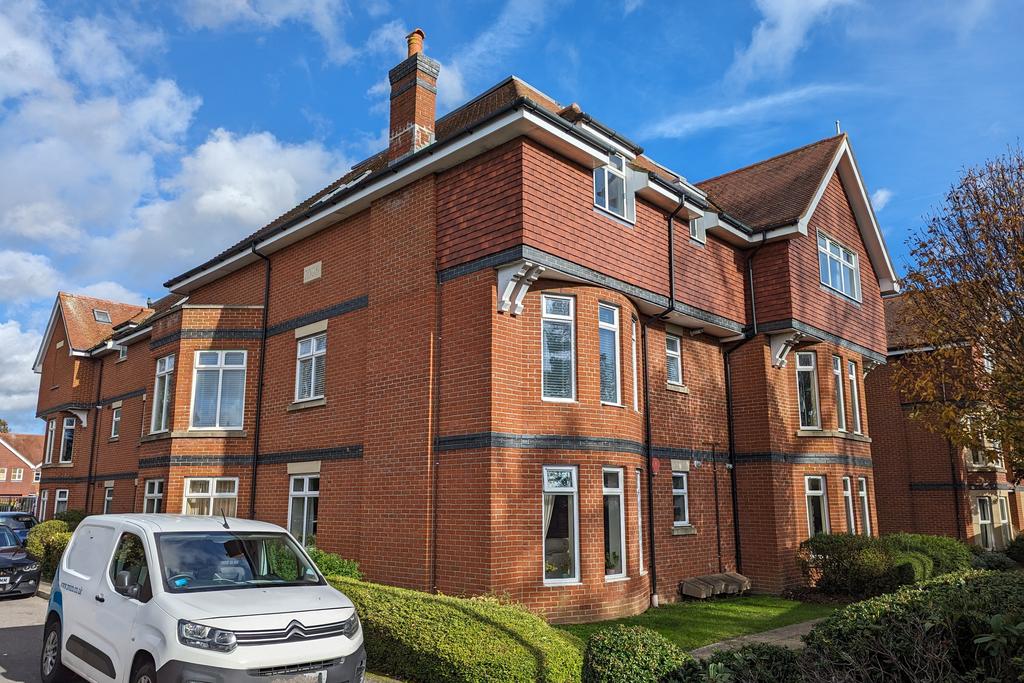 CHALFORD GRANGE, FAREHAM 2 bed apartment for sale £199,950
