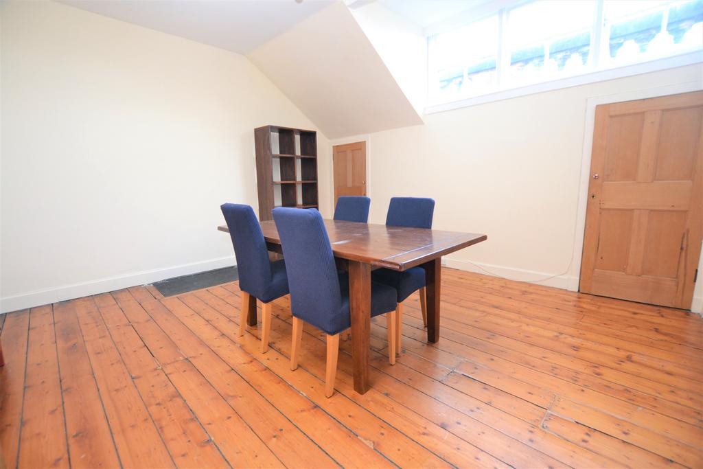 Apartment in Edinburgh, Stockbridge - View 4