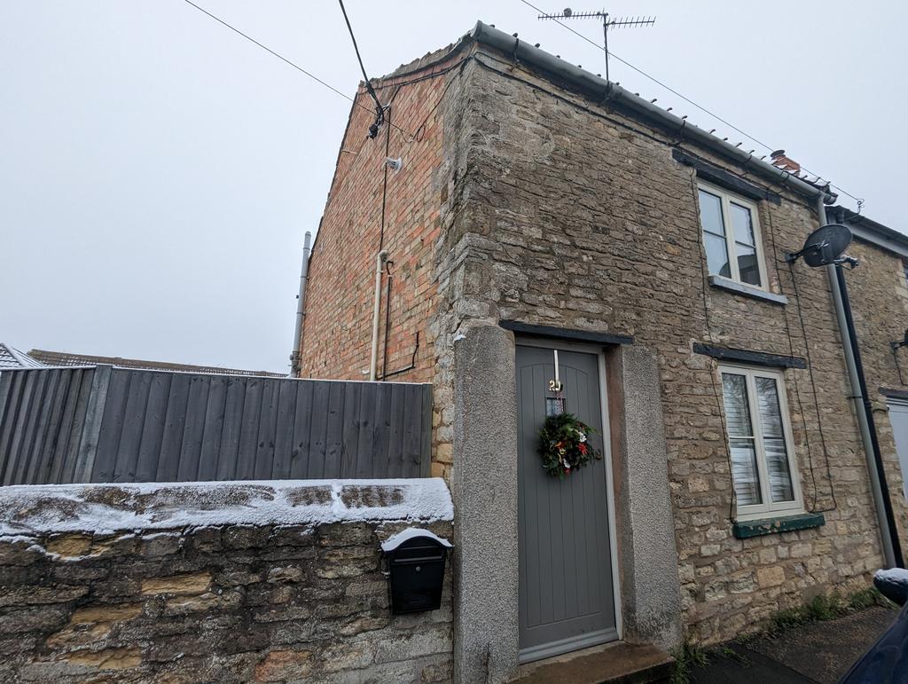 High Street, Titchmarsh, NN14 2 bed semidetached house £875 pcm (£