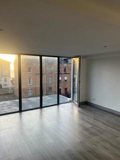 2 bedroom flat to rent, London Road South - KIRKLEY