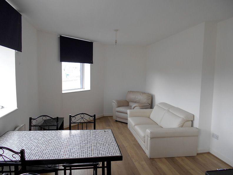 Flat, Pool Street, Caernarfon 2 bed flat £575 pcm (£133 pw)