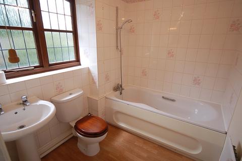 4 bedroom detached house to rent, Riverside Way, Brandon, Suffolk, IP27