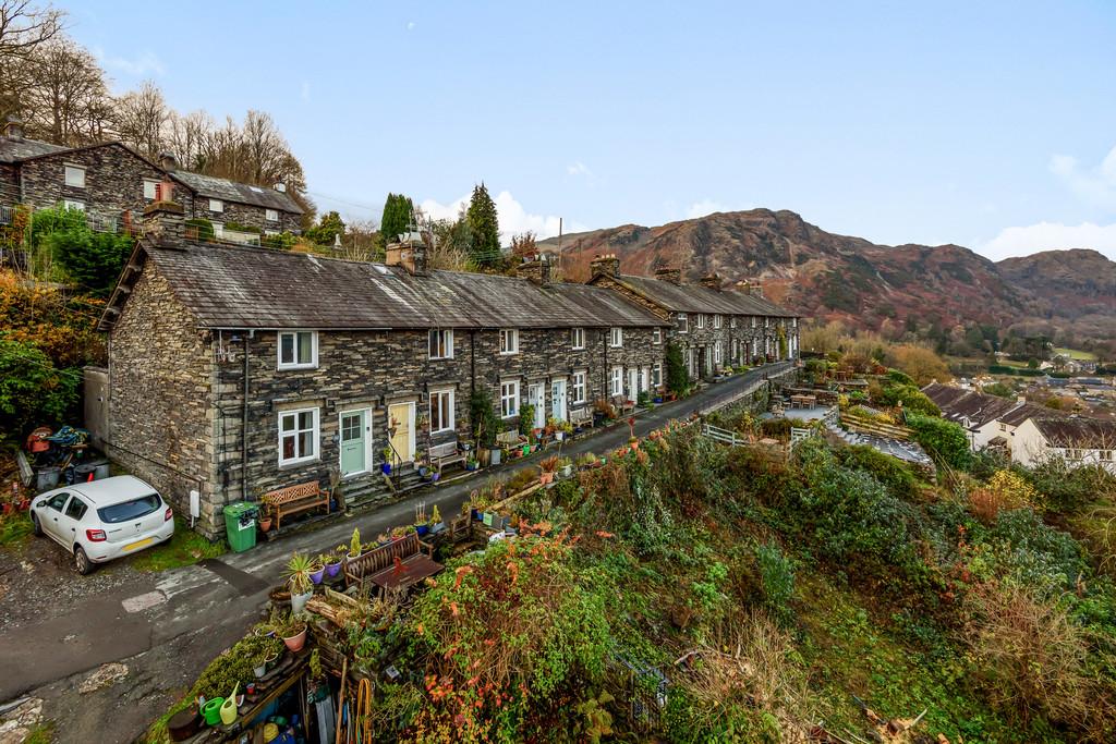 35 Bank Terrace, Coniston, Cumbria, LA21 8HF 2 bed terraced house for