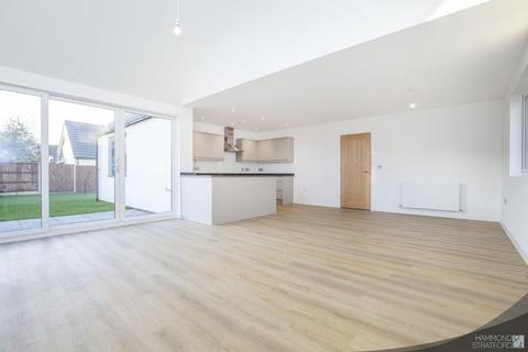 3 bedroom detached bungalow for sale - Buttercup Drive, Wymondham