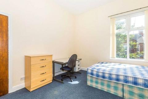 undefined, Kensington Avenue, Victoria Park, M14