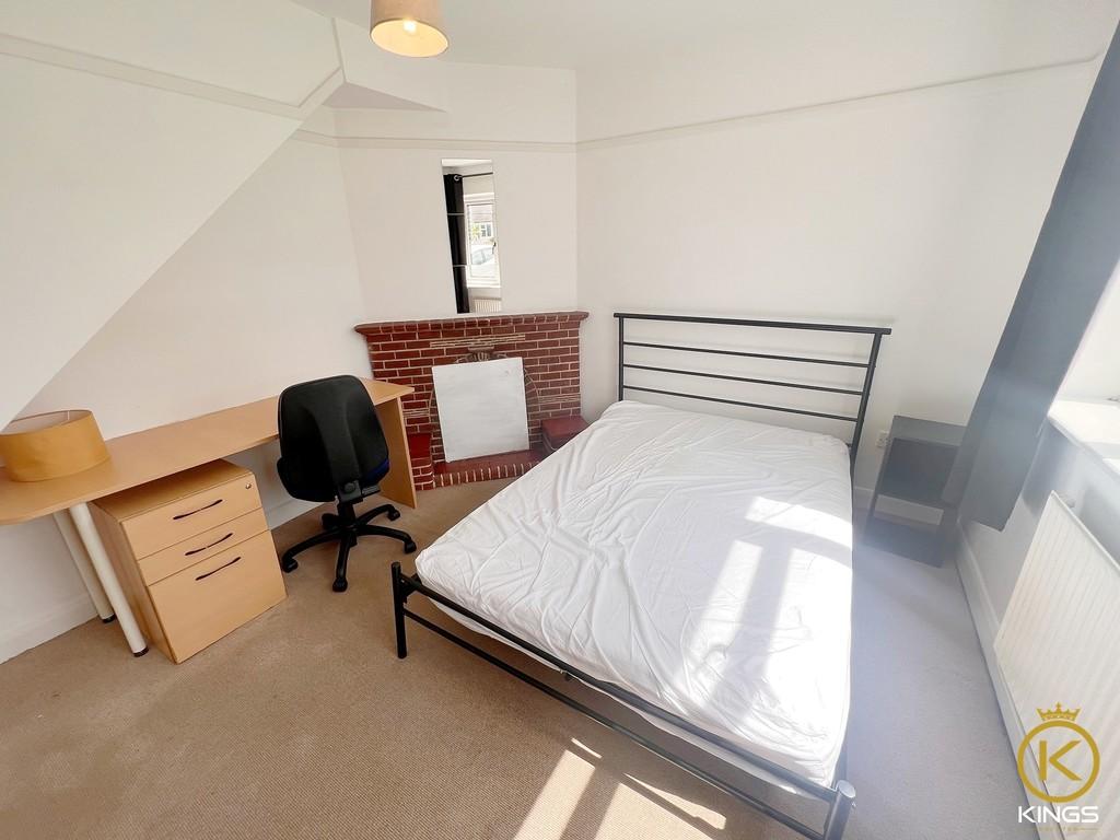 Saffron Platt, Guildford 4 bed semidetached house to rent £2,200 pcm
