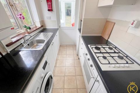 4 bedroom semi-detached house to rent, Saffron Platt, Guildford