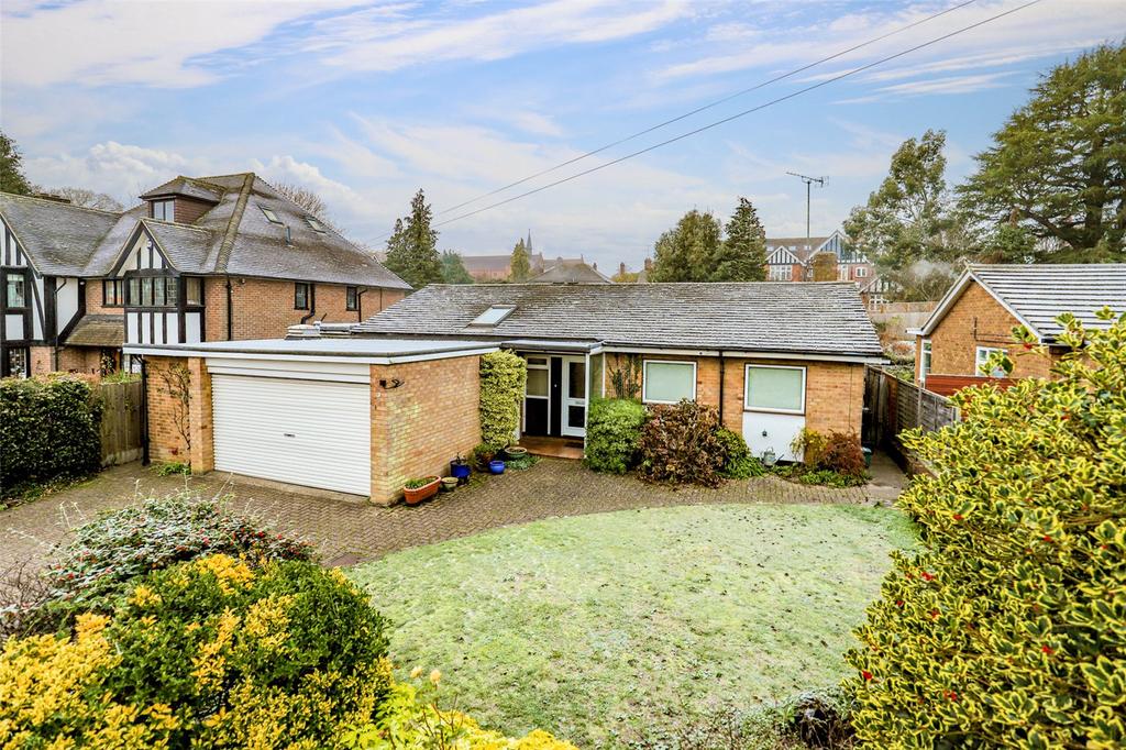 Lancaster Road, St Albans, Hertfordshire, AL1 3 bed bungalow £2,750
