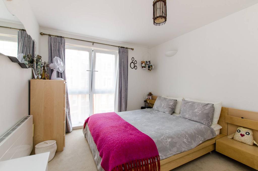 Lurline Gardens, Battersea Park... 1 bed flat £1,780 pcm (£411 pw)