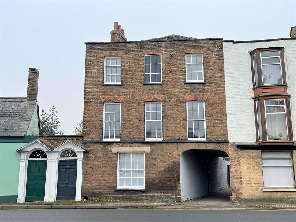 Upper High Street, Taunton, TA1 2 bed flat £895 pcm (£207 pw)