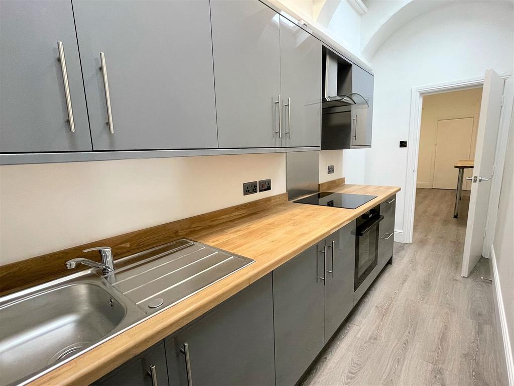 Upper High Street, Taunton, TA1 Studio £625 pcm (£144 pw)