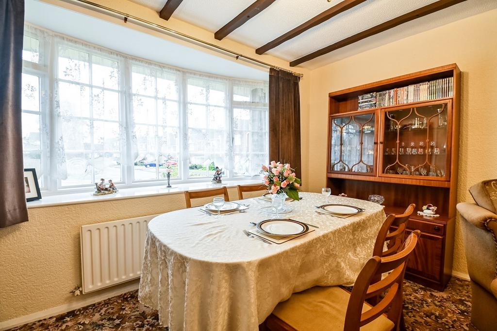 Yew Tree Avenue, Lichfield, WS14 3 bed detached bungalow £325,000