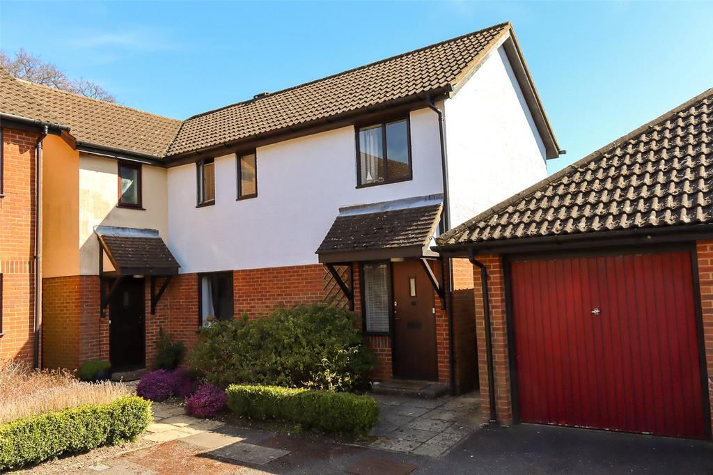 Darlington Close, Amersham, Bucks, HP6 3 bed semidetached house £1,600 pcm (£369 pw)