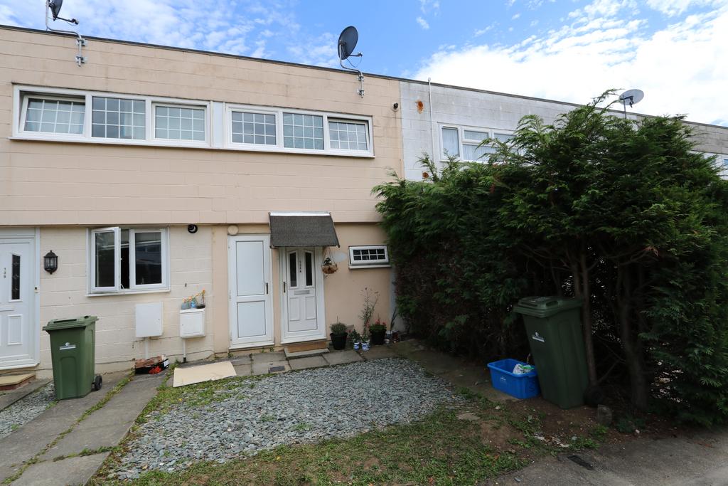 Rochfords, Coffee Hall, Milton Keynes, Buckinghamshire, MK6 2 bed