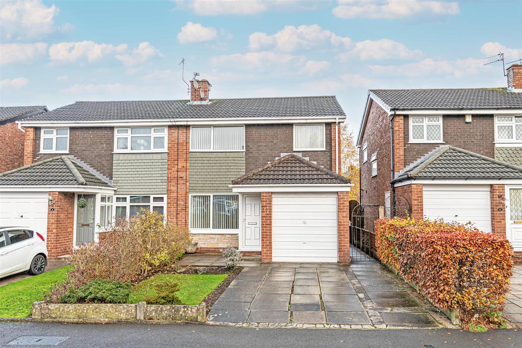 Willow Drive, Stockton Heath, Warrington 3 bed semidetached house £