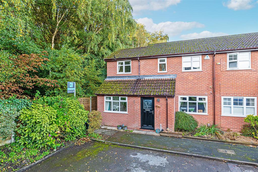Ollerton Close, Grappenhall, Warrington, Cheshire 3 bed semidetached